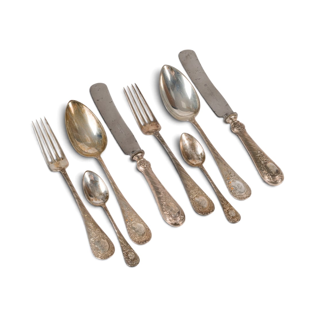 | BESTECK FUeR SECHS PERSONEN: BESTECK FUeR SECHS PERSONEN Deutsch, M. H. Voje, ab 1888 800er Silber, Stallklinger. Ges.-Gew. 1007 g (ohne Messer). Punziert mit Halbmond, Krone, Feingehalt '800', 'M. H. Voje'. Bestehend aus: 6