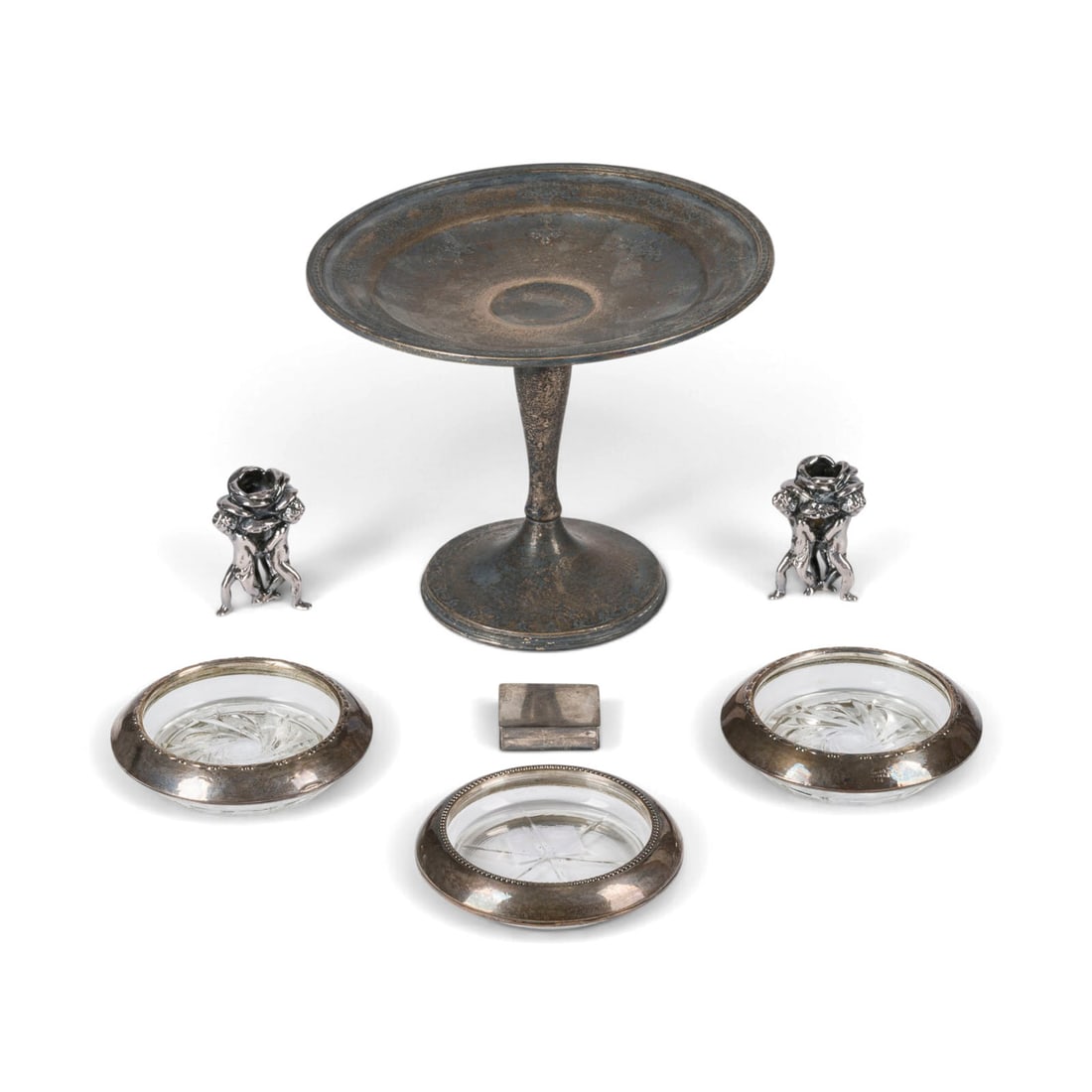 | SAMMLUNG VON SIEBEN SILBEROBJEKTEN: SAMMLUNG VON SIEBEN SILBEROBJEKTEN U.a. USA, Bailey, Banks & Biddle, Amston, 20. Jh. Silber, teilw. Glas. Ges.-Gew. 453 g, H. 5 cm (Kerzenhalter), H. 15 cm. Punziert mit 'Amston', Feingehalt