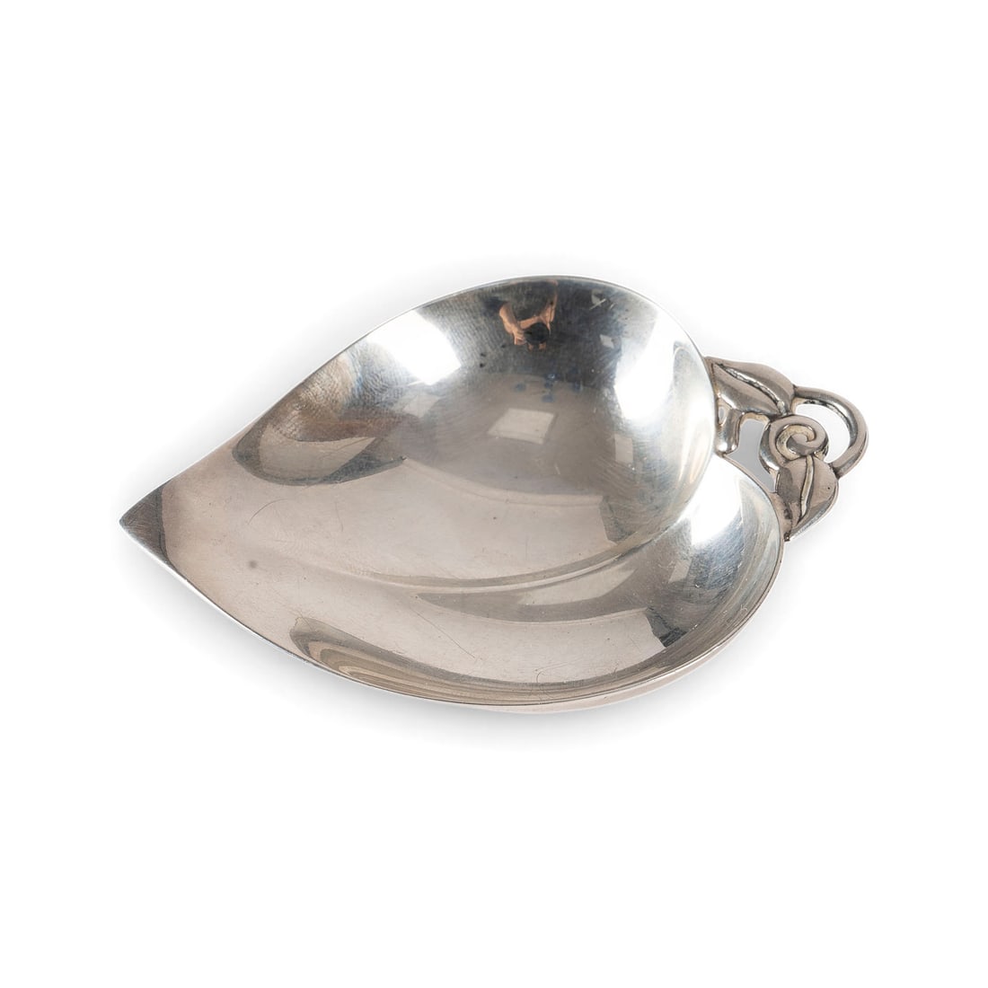 | NUSS-SCHAeLCHEN: NUSS-SCHAeLCHEN USA, New York, Tiffany & Co., 20. Jh. 925er Silber. Gew. 36 g, L. 8,3 cm. Punziert mit Firmenmarke 'Tiffany & Co Makers', 'Sterling', 'Modellnr. '22886'.NUSS-SCHAeLCHEN USA, New York, 
