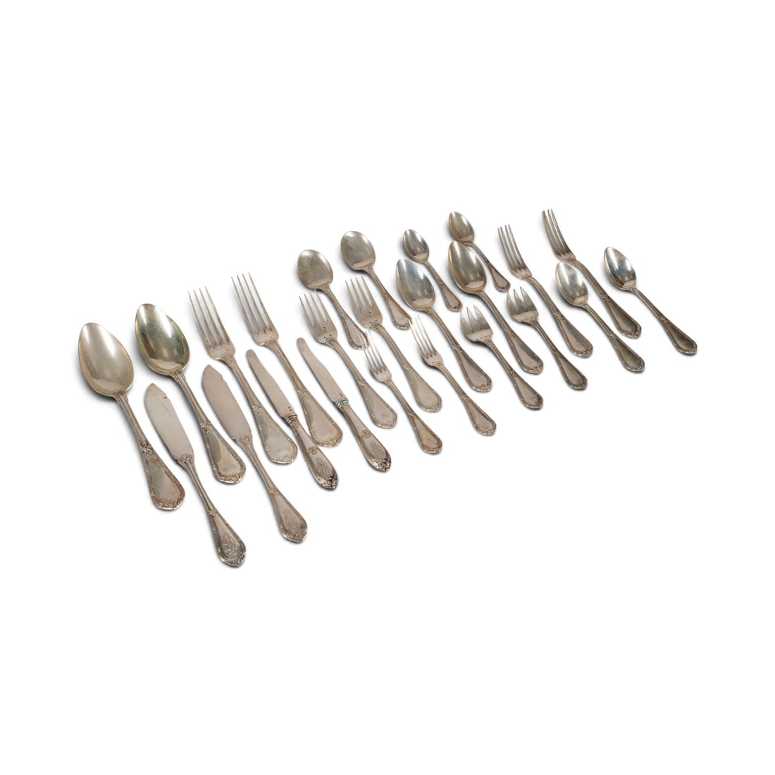| 319-TEILIGES UMFANGREICHES BESTECK: 319-TEILIGES UMFANGREICHES BESTECK Belgien, Brussel, Wolfers Freres, 20. Jh. 800er Silber, Stahlklinger. Ges.-Gew. 14400 g (ohne Stalklinger). Punziert mit Feingehalt '800' und Firmensignet. Mit Monog