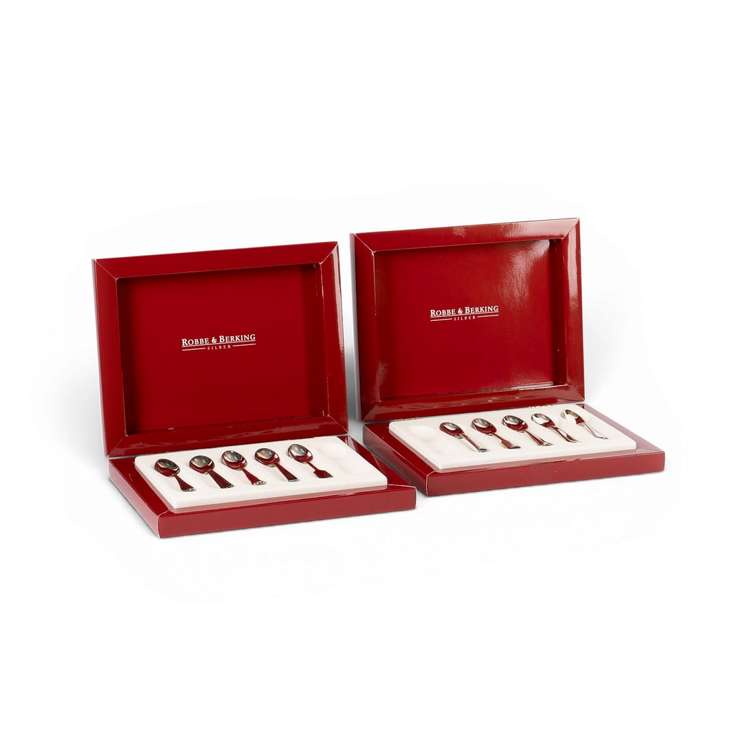 | ZEHN MOKKALOeFFEL: ZEHN MOKKALOeFFEL Deutsch, Robbe & Berking, 20. Jh. 925er Silber. Ges.-Gew. 167 g, L. 10,8 cm. Punziert mit Halbmond, Krone, Herstellermarke 'Robbe & Berking' und Feingehaltsstempel '925'. Mit Origina