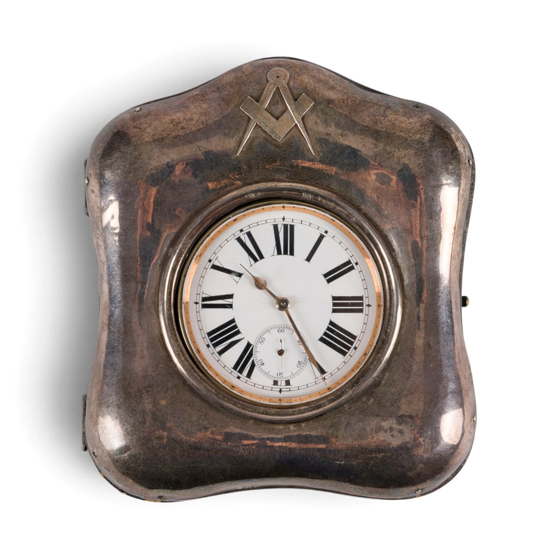| REISEUHR IN SILBERETUI: REISEUHR IN SILBERETUI England/Schweiz, P. Frainier & ses Fils, Anfang 20. Jh. Glas, Metall, Stahl, Silber, Samt. H. 12,5 und B. 11,3 cm (Etui), D. 6,3 cm. Frontseitig vierfach gestempeltes Silber, Ge