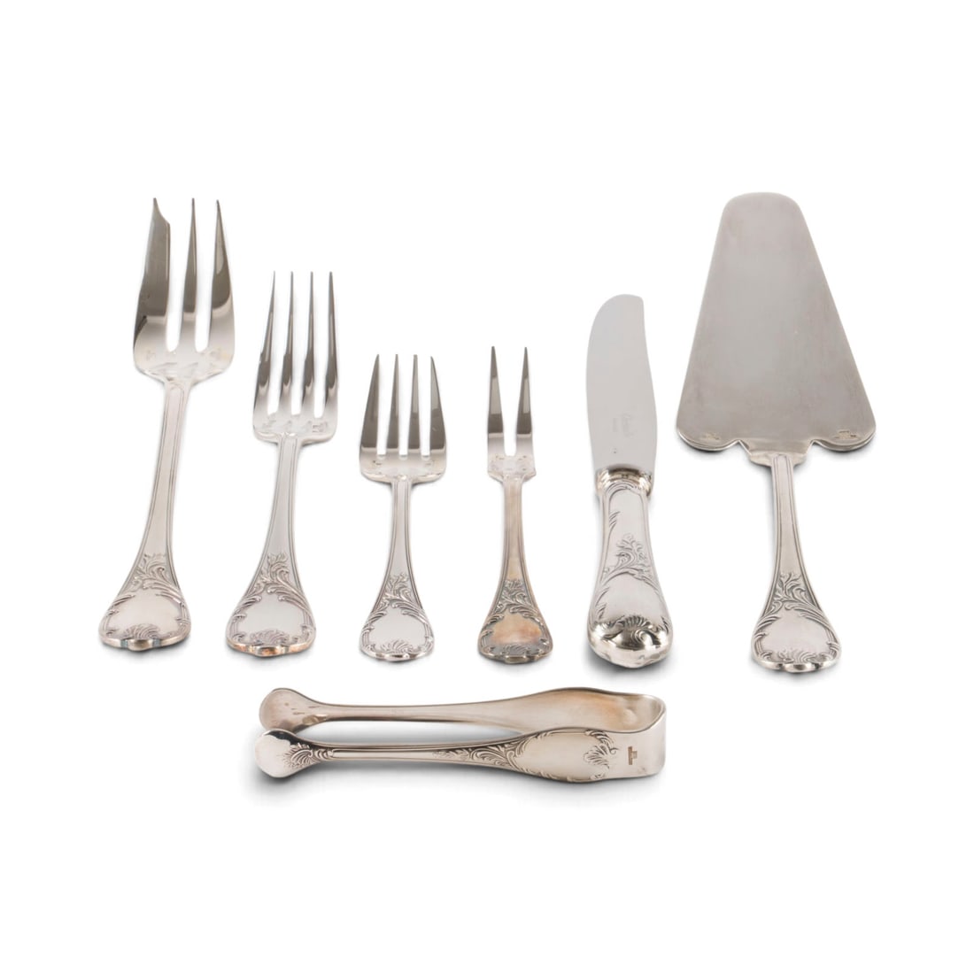 | 93-TEILIGES BESTECK 'MARLY': 93-TEILIGES BESTECK 'MARLY' Frankreich, Paris, Christofle, 2. Haelfte 20. Jh. Weissmetall, versilbert. L. 25 cm (Vorlegegabel), L. 30 cm (Suppenschoepfer). Jew. punziert mit Firmensignet. Bestehend