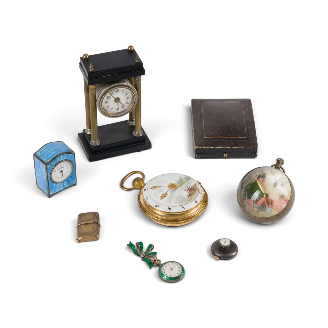 | KONVOLUT TISCH- UND TASCHENUHREN SOWIE UHRENDOSE: COLLECTION OF TABLE AND POCKET WATCHES, PLUS PORCELAIN BOX 19th and 20th Centuries Various metals, steel, glass, enamel, porcelain. Max. dimensions: 13.5 x 8 x 5 cm; min. diameter: 3 cm. Some pieces b