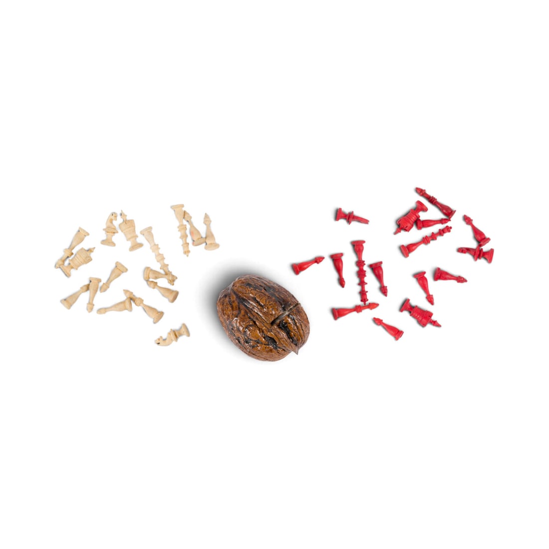 | MINIATUR-SCHACHFIGUREN IN WALNUSS-SCHALE (1 of 1)