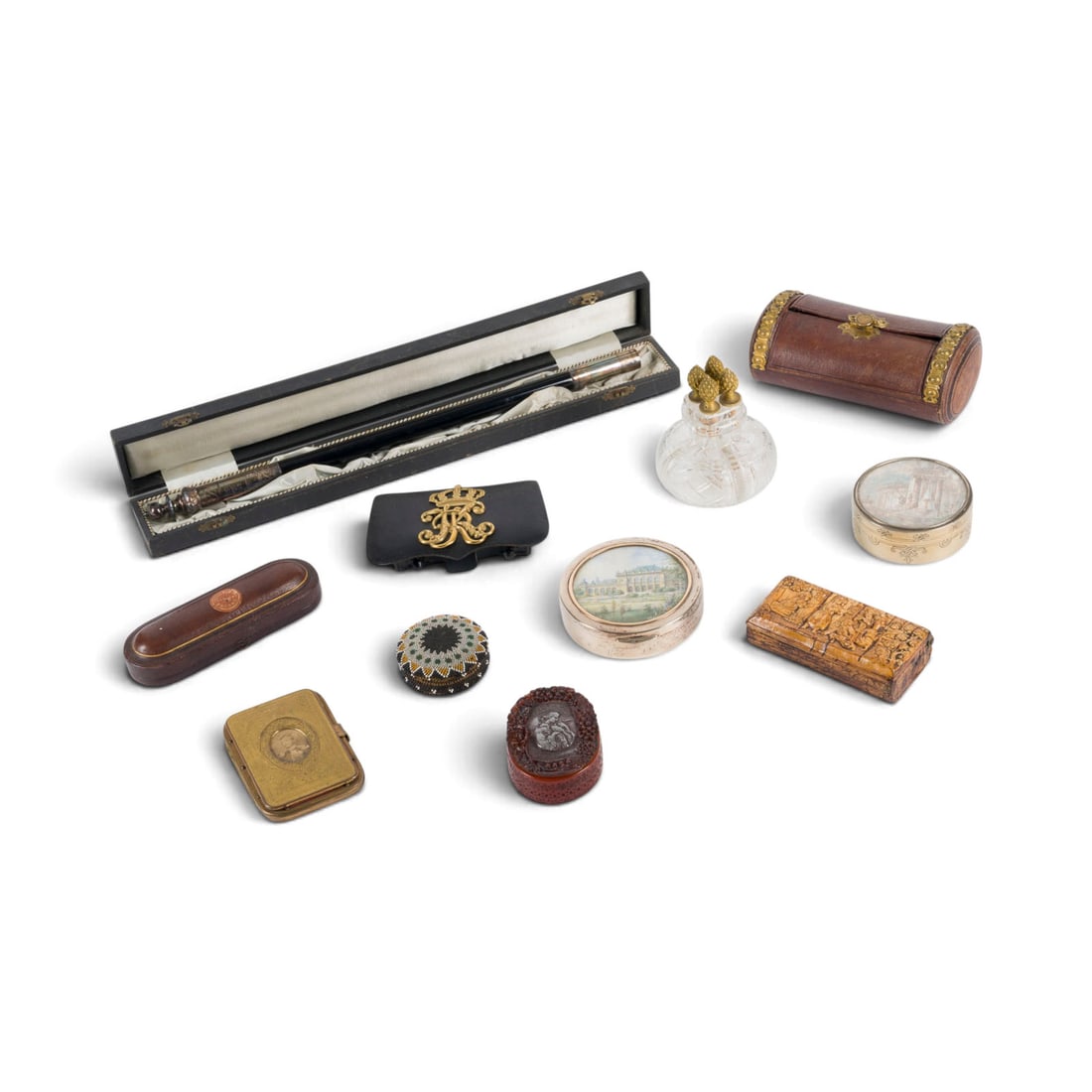 | KONVOLUT DOSEN UND KLEINOBJEKTE: COLLECTION OF BOXES AND SMALL OBJECTS 19th/20th century Various materials, including metal (partially silver-plated, partially gilt), glass, wood, and leather. Min. 5.5 x 5.5 x 2.5 cm, max. 14.5 x 8