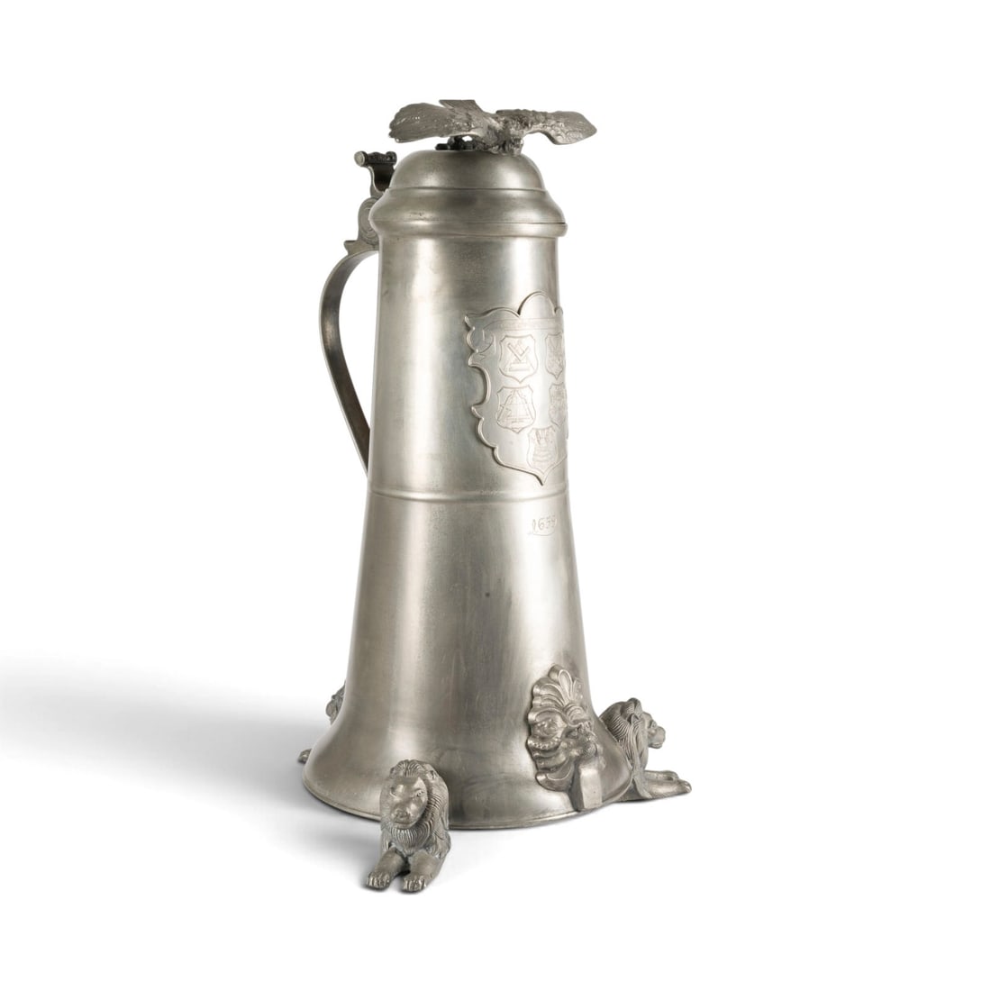 | MONUMENTALE ZUNFTKANNE: MONUMENTAL GUILD TANKARD German, beginning of the 20th century Pewter. 78 x 45 x 44 cm. Unidentified (pseudo-)marks on the handle. Conical body with hinged lid, eagle crest, and strap handle with