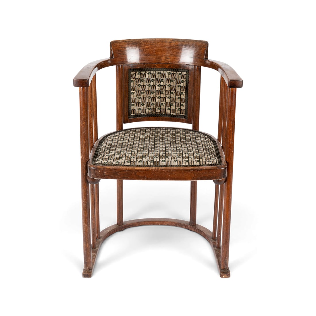 | ARMLEHNSTUHL IM STIL VON JOSEF HOFFMANN: ARMLEHNSTUHL IM STIL VON JOSEF HOFFMANN Wien, um 1905-1910 Buchenholz, gebogen und dunkel gebeizt; gepolstert und mit geometrisch gemustertem Textil bezogen. H. 81, B. 55,5, T. 51, Sh. 45 cm.