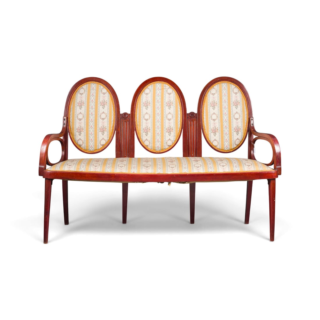 | SELTENES THONET KANAPEE SOFA 'NR. 3567D': RARE THONET CANAPE SOFA 'NO. 3567D' Vienna, around 1910 Beech wood, rounded backrest, curved sides, on six legs. H. 108, W. 45, D. 155, D. 49 cm. Marked 'Thonet' on the bottom, probably Otto Prutscher