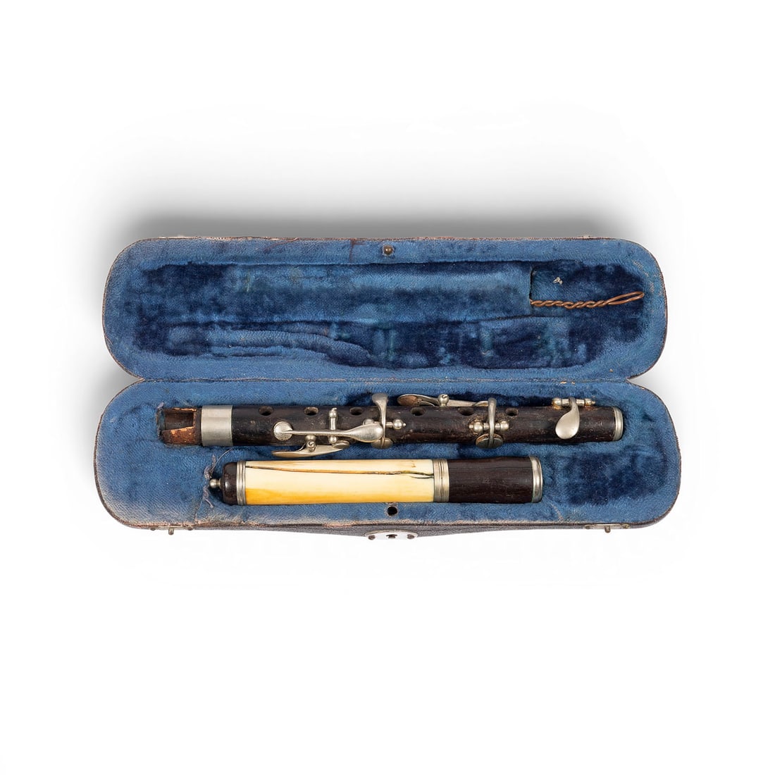 | PICCOLOFLOeTE 'JULIUS ALTRICHTER': PICCOLO 'JULIUS ALTRICHTER' Frankfurt an der Oder, ca. 1900 Wood, ivory headjoint, metal keys, with bag. Height: 32 cm. Inscribed on the flute: ''Hof-Instrumenten-Fabrik J. Altrichter Frankfurt a / O.