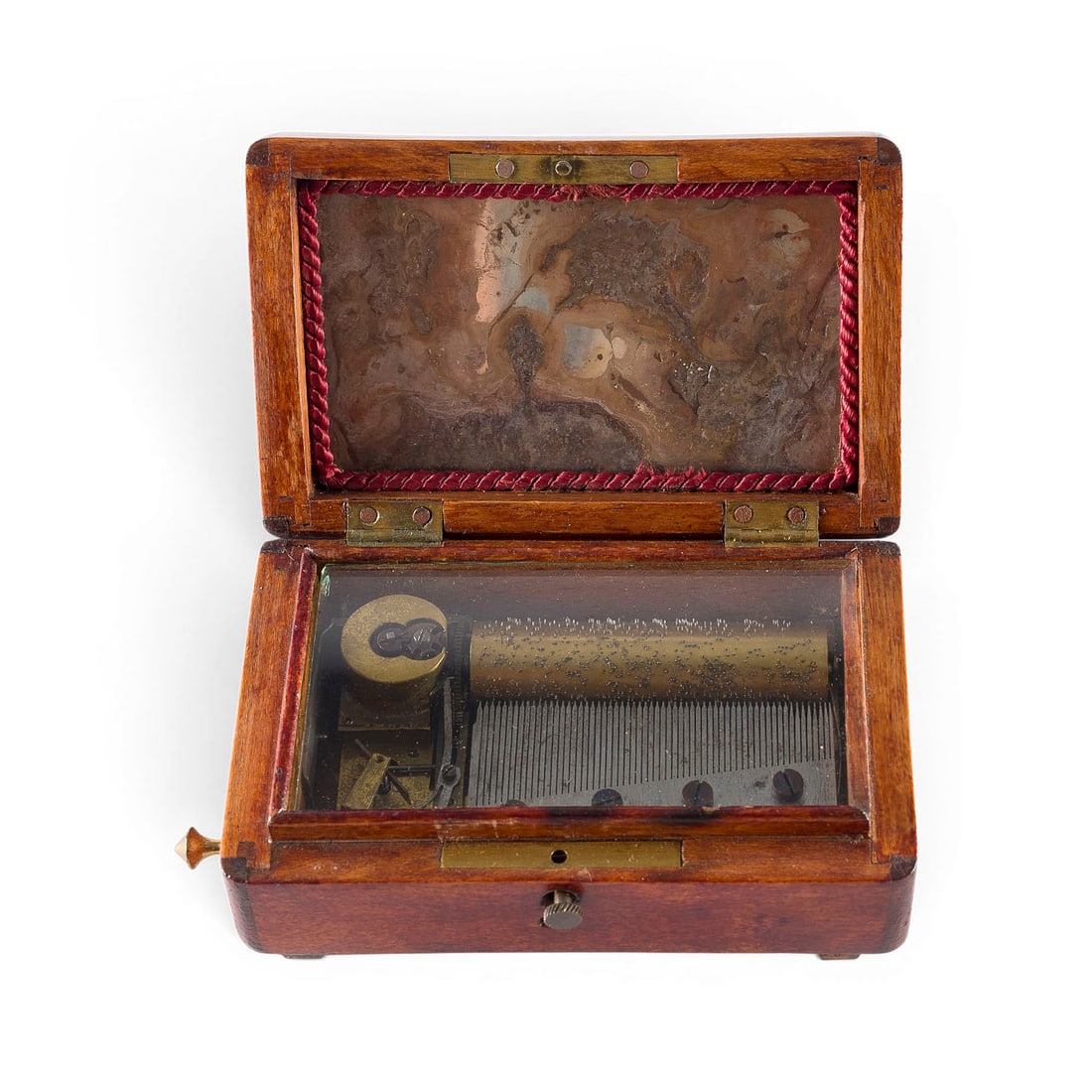 | MINIATUR WALZENSPIELDOSE: MINIATURE CYLINDER MUSIC BOX Switzerland or Germany, early 20th century Rectangular, inlaid wooden case; cylinder mechanism with brass cylinder and steel comb under a glass cover; inside of the lid fe