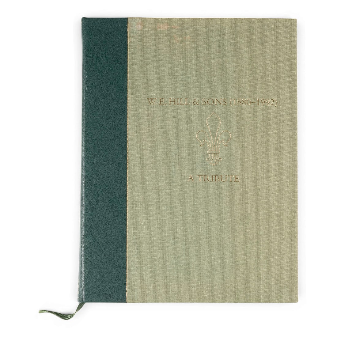 | 'W. E. HILL & SONS (1880-1992): A TRIBUTE' VON RICHARD SADLER: W. E. HILL & SONS (1880-1992): A TRIBUTE' BY RICHARD SADLER London, 1997 Hardcover, 202 pages with numerous illustrations, limited edition. Approx. 26 x 20 cm. Hand-signed and numbered '130'. Signs of