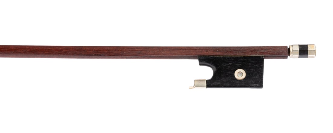 | 3/4 VIOLINBOGEN 'KNOPF SCHULE': 3/4 VIOLIN BOW, 'KNOPF SCHOOL' German, early 20th century Round stick, Parisian eye, silver-plated tip plate. Length 72.3 cm, weight approx. 52 g. 3/4 violin bow, marked 'XVII' on the underside;