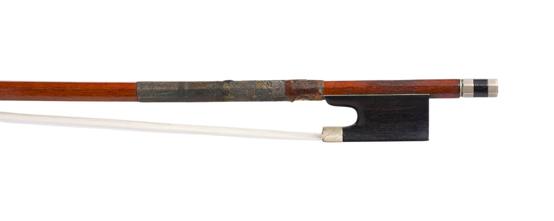 | VIOLINBOGEN 'GEBRUeDER RICHTER': VIOLIN BOW 'GEBRUeDER RICHTER' Markneukirchen, early 20th century Octagonal shaft, nickel silver mountings, hair, leather thumb rest, ivory end plate. Length: 74.5 cm, weight: approx. 55 g. Violin