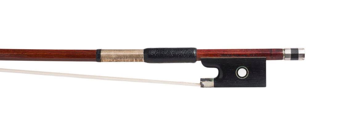 | VIOLABOGEN 'HEINZ DOeLLING'': VIOLA BOW 'HEINZ DOeLLING' Wernitzgruen/Erlbach, circa 1950 Octagonal stick, nickel silver mount, Parisian eye, winding, leather thumb rest, ivory head plate. L. 74 cm, weight approx. 65 g. Viola bow 