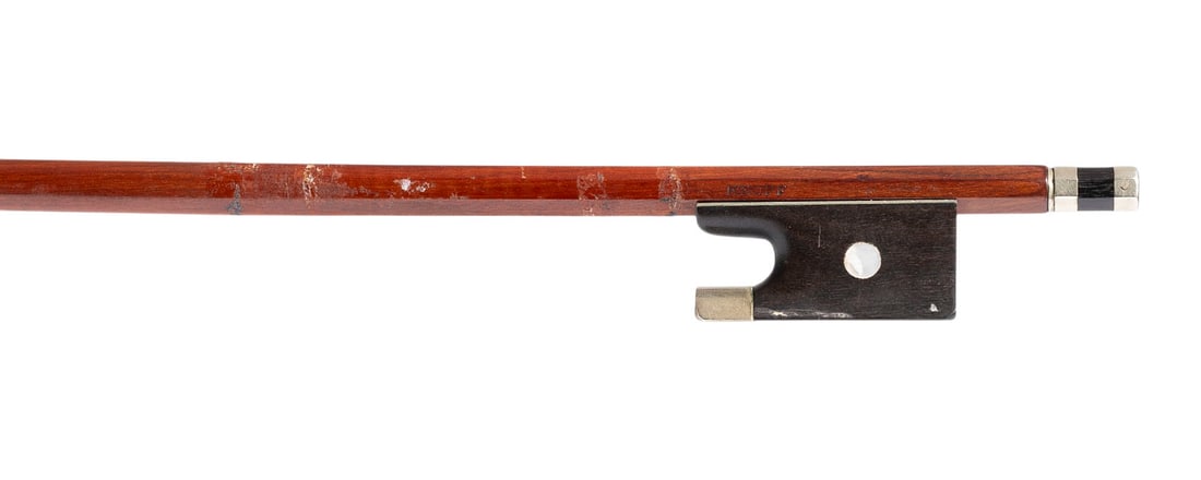 | VIOLABOGEN 'KNOPF': VIOLA BOW 'KNOPF' German, early 20th century. Round stick, plain eye, ivory tip. Length 74.5 cm, weight approx. 58 g. Viola bow stamped 'Knopf'. Part. bumped and damg. CITES marketing certificate is