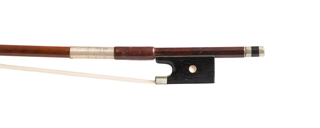 | CELLOBOGEN: CELLO BOW Early 20th century. Round stick, nickel silver mounting, winding, thumb leather, single eye, ivory head plate. Length 71.3 cm, weight approx. 82 g. Unmarked cello bow. Minimally rubbed and p
