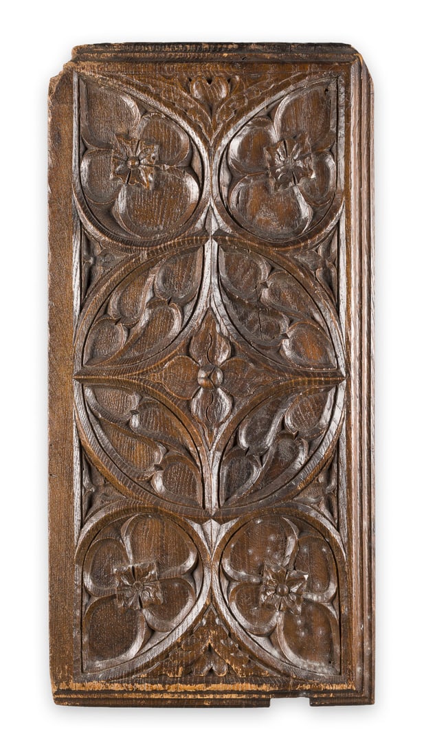 | GOTISCHE GESCHNITZTE FLUeGELTUeR: GOTHIC CARVED DOUBLE DOOR Germany or Netherlands, 16th century Oak, relief carving, dark stain, quatrefoil blossom flanked by floral rosettes in the corner panels. H. 59, W. 28, D. 2 cm. Label on reve