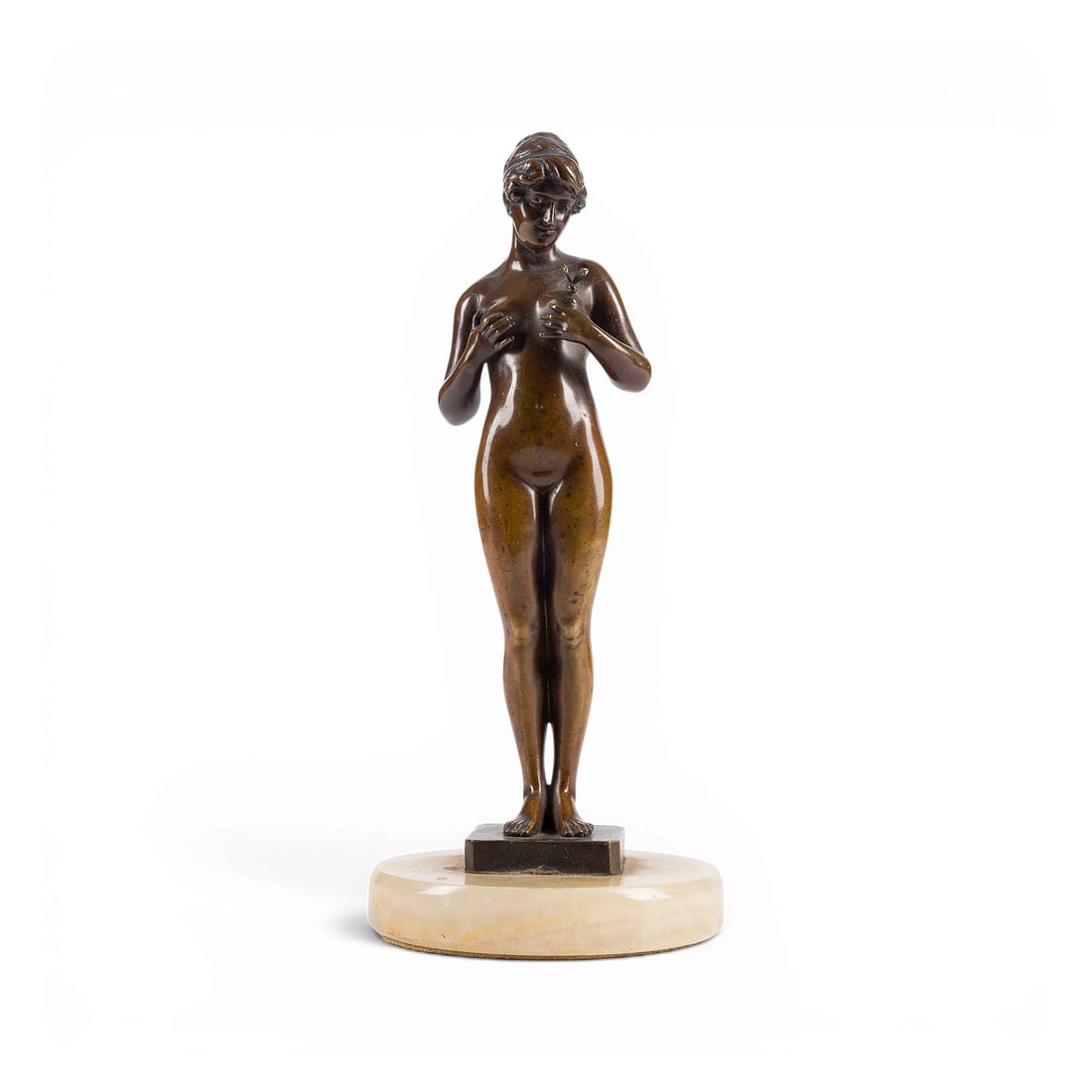 HANS KECK | FRAUENAKT MIT SCHMETTERLIN: HANS KECK 1875 Austria-Hungary - 1941 (active in Berlin 1900-1925) FEMALE NUDE WITH BUTTERFLY Bronze, brown patina, on a square plinth and round base (H. 2 cm). Total height 23.5 cm, diameter 10 cm, w