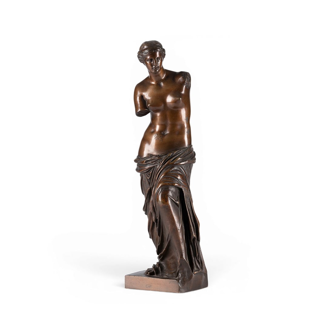 FRANZOeSISCHER BILDPLASTIKER | STEHENDE VENUS VON MILO (NACH ANTIKEM VORBILD): FRENCH SCULPTOR Active early 20th century STANDING VENUS DE MILO (AFTER THE ANTIQUE ORIGINAL) Bronze, brown patina. H. 35, W. 11.5, D. 10 cm; weight approx. 2.44 kg. Foundry mark ''Rolland Fondeur Par