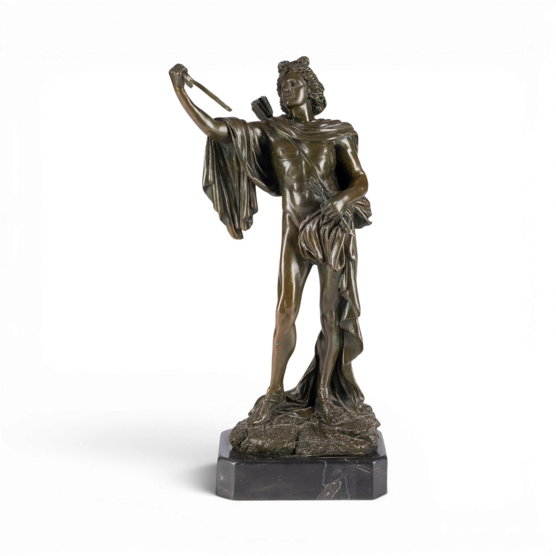 UNBEKANNTER BILDPLASTIKER 'DUMAS' | 'APOLL MIT BOGEN NACH LEOCHARES': UNKNOWN SCULPTOR 'DUMAS' Active 20th century 'APOLLO WITH BOW, AFTER LEOCHARES' Bronze, dark patina, on a naturalistic plinth and rectangular marble base. Total height 31 cm, width 15 cm, depth 9.5 cm