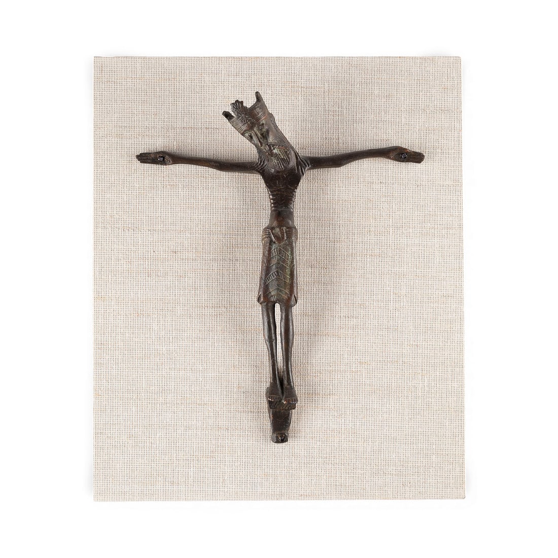 UNBEKANNTER BILDPLASTIKER | KORPUS CHRISTI: UNKNOWN SCULPTOR CORPUS CHRISTI Romanesque or later Bronze, dark patina, mounted on a fabric-covered wooden panel (25 x 30 cm). Figure height: 23.5 cm. An expressive figure of Christ of the Christus