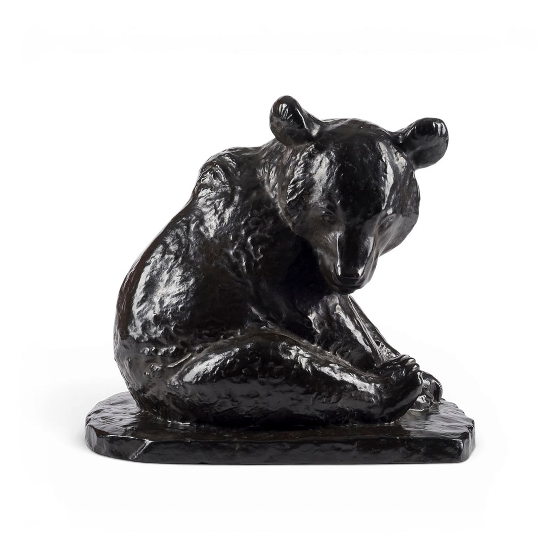 MONOGRAMMIST 'HC' | SITZENDER BAeR: MONOGRAMMIST 'HC' Active 20th century SEATED BEAR Bronze, black patina. H. 28.5, W. 31, D. 22 cm. Monogrammed 'HC' on the plinth. Minor rubbing and loss of patina.MONOGRAMMIST 'HC' Taetig im 20. Jh. S