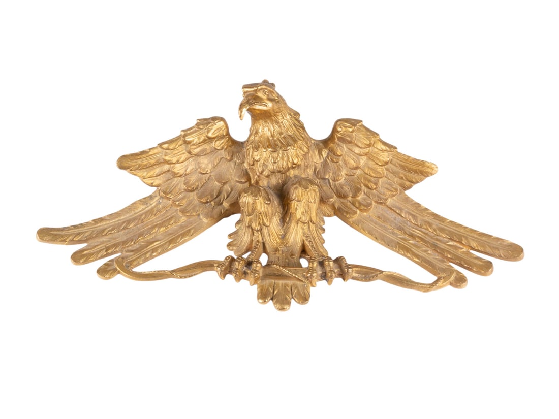 FRANZOeSISCHER BILDPLASTIKER | ADLER: FRENCH SCULPTOR Active 18th/19th century EAGLE Fire-gilt bronze, finely chased. H. 14, W. 33, D. 10 cm; weight approx. 1.15 kg. Fully modeled eagle with wings widely spread and head turned to the side
