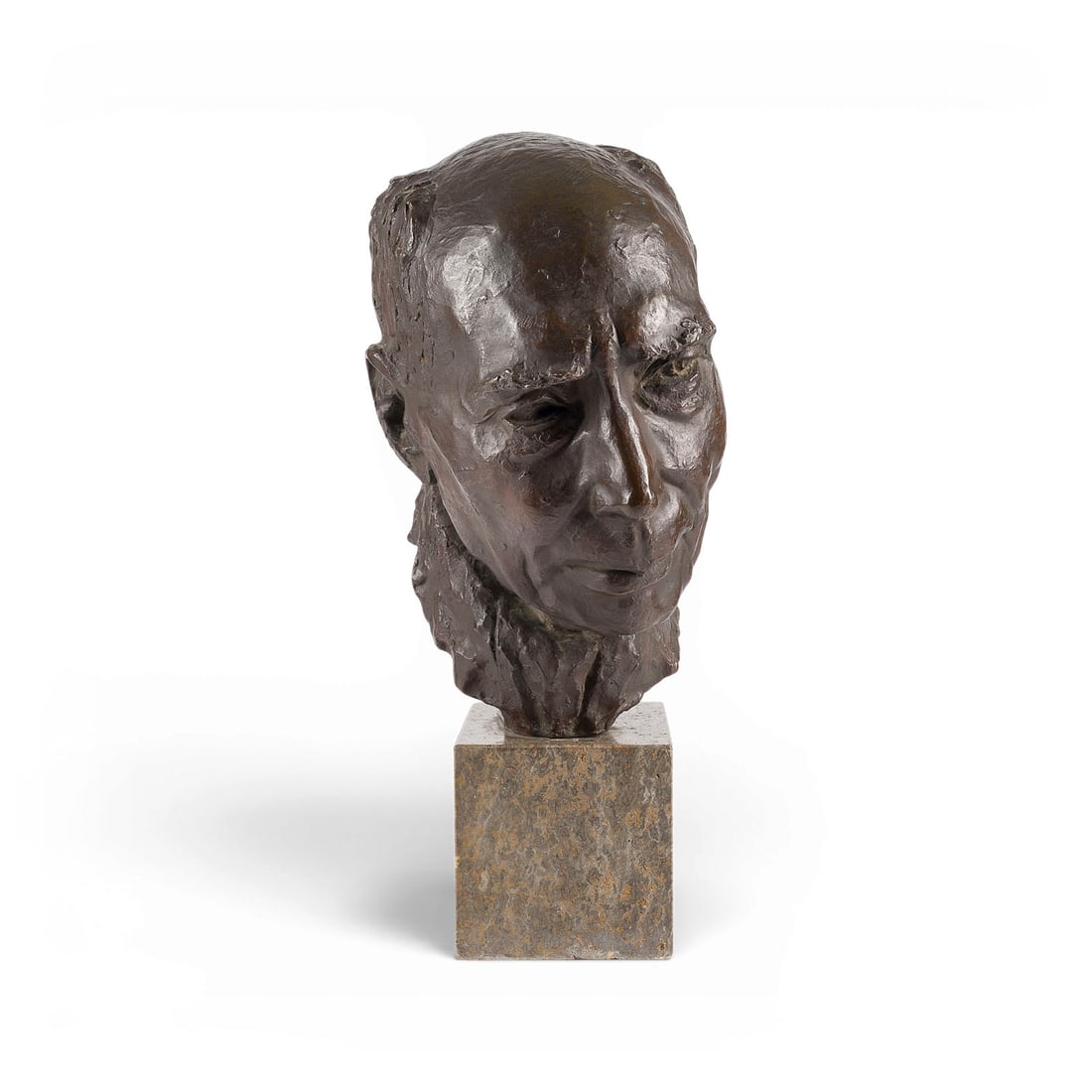 MONOGRAMMIST 'HW' | GROSSE PORTRAeTBUeSTE EINES MUeNSTERLAeNDISCHEN BAUERN: MONOGRAMMIST 'HW' Active 20th century LARGE PORTRAIT BUST OF A MUeNSTERLAND FARMER Bronze, dark patina, on a square marble base (H. 13 cm). Total H. 46.5 cm, W. 19 cm, D. 28 cm; weight approx. 16.7 kg