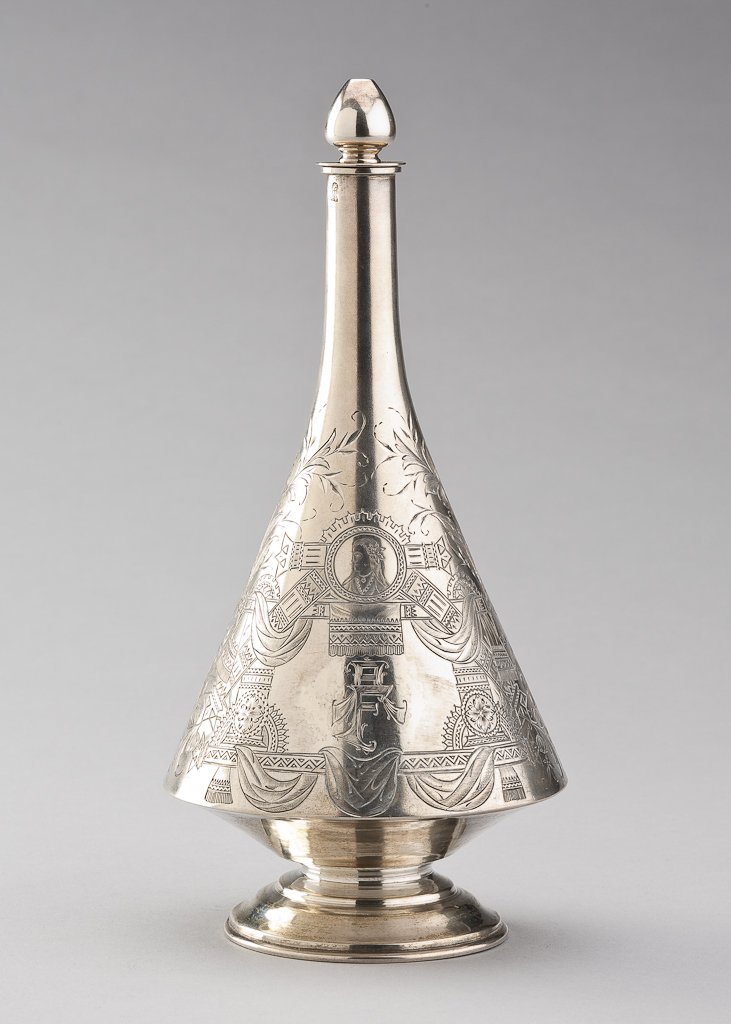 WODKA-FLASCHE MIT PAN-SLAWISCHEN MOTIVEN (1 of 1)