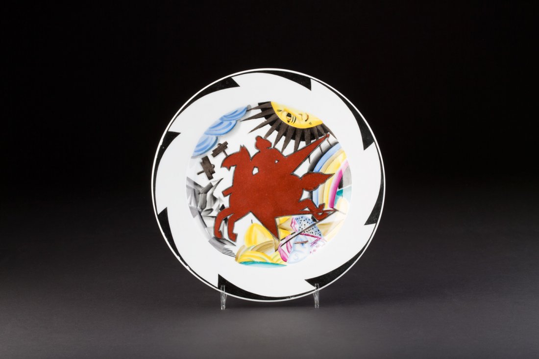 PROPAGANDA-TELLER 'DER ROTE REITER': STELLA VENGEROVSKAYA Active 1st half 20th century A PORCELAIN PROPAGANDA PLATE 'THE RED RIDER' Soviet Union, Petrograd, State Porcelain Factory, 1923 Porzellan, polychrome Aufglasurbemalung. D. 24 cm.