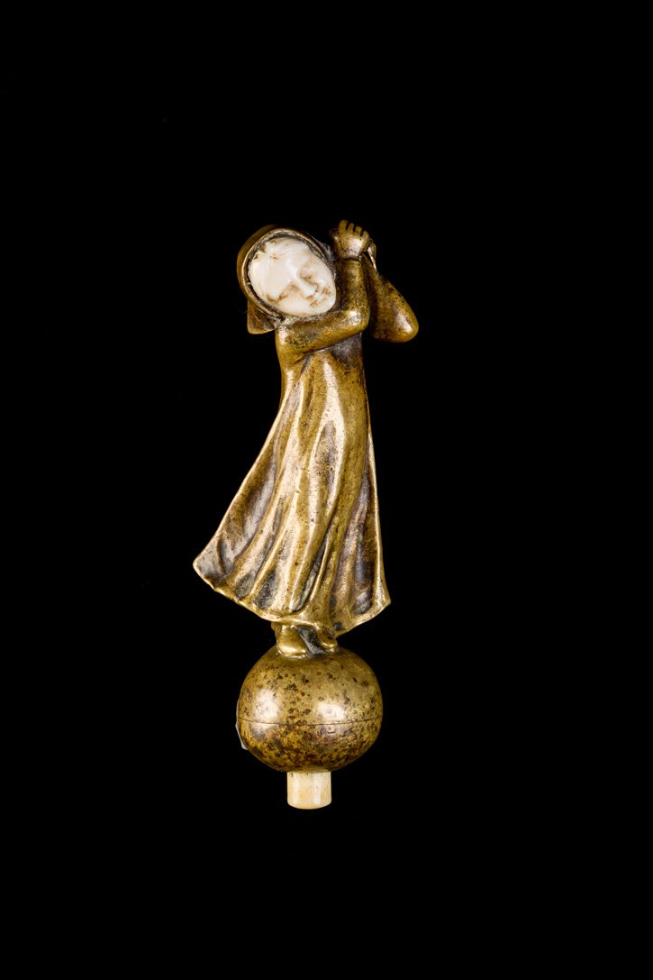 FIGÜRLICHE TISCHKLINGEL (1 of 1)