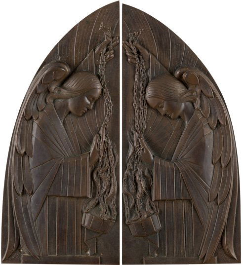 ZWEI RELIGIÖSE RELIEFPLATTEN: SYLVAIN NORGA 1892 - 1968 belgischer Bildplastiker Zwei religiöse Reliefplatten Bronze, braun patiniert. je 50 cm x 23 cm. Unten rechts bzw. links bezeichnet 'S. Norga'. Im Hochrelief ausgeführte En