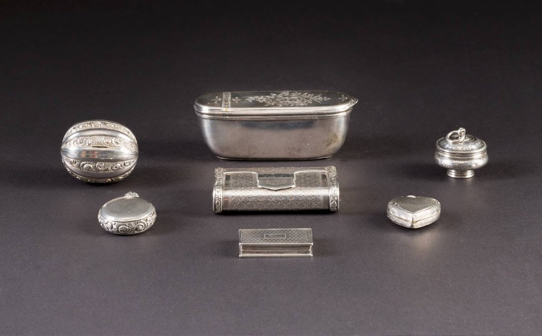 SAMMLUNG VON ACHT PILLENDOSEN, MUSKATREIBEN UND (1 of 1)