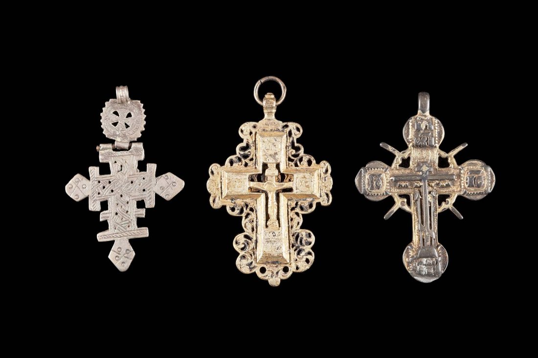 A COLLECTION OF THREE CROSS PENDANTS Russian, 17th/18th (1 of 1)
