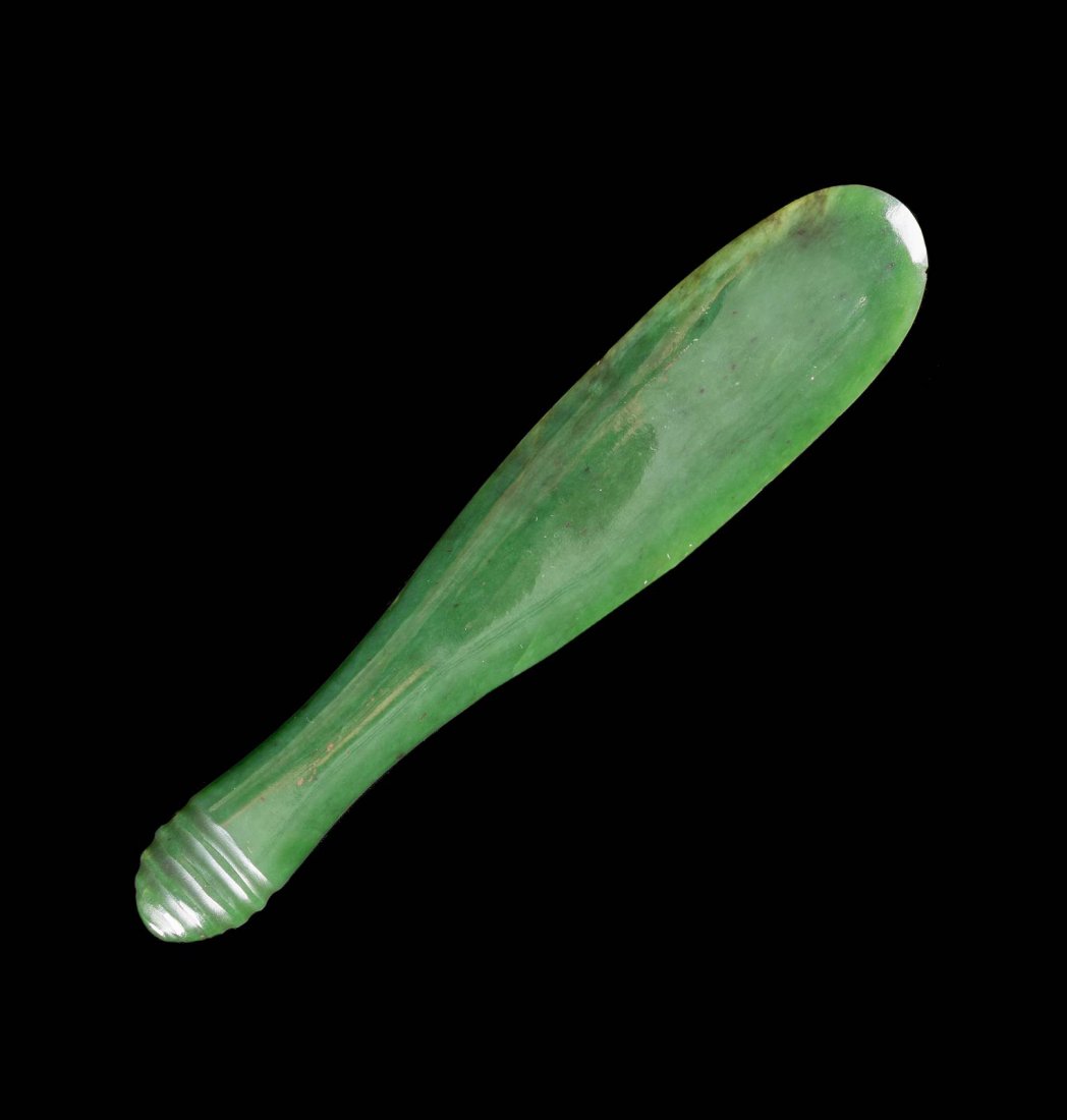 PAPIERMESSER China, 20. Jh. Nephritgrüne Jade. L. 21,6 (1 of 1)