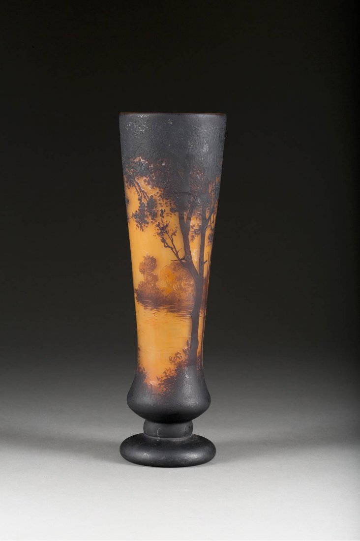 DAUM FRÈRES & CIE GROßE FUßVASE MIT SEELANDSCHAFT (1 of 1)