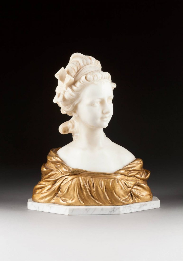 ALPHONSE HENRI NELSON 1854 Paris - 1919 ebenda (?): ALPHONSE HENRI NELSON 1854 Paris - 1919 ebenda (?) Frauenbüste Alabaster, vergoldete Bronze, Marmorsockel. Ges.- H. 42 cm, H. 40 cm (Büste). Verso bezeichnet 'Nelson', mit Modellnummer '1065'. Über