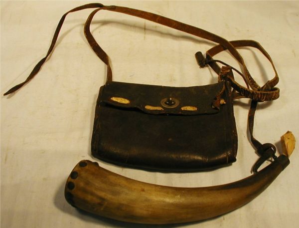 1800's Tacked Powderhorn with Meassure & Hunting: 1800's Tacked Powderhorn with Meassure & Hunting Bag