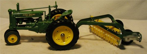 Ertl John Deere Model G Tractor with Combine: Ertl John Deere Model G Tractor with Combine, 15"L x 5 1/2"H, Excellent to Near Mint Condition