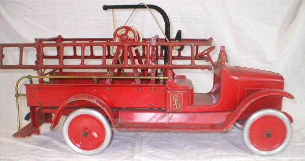 Buddy L Hook and Ladder, 1920's, Original, Excel: Buddy L Hook and Ladder, 1920's, Original, Excellent Condition, 25 1/2" Long