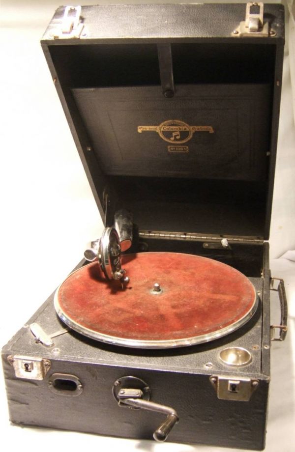 Portable Columbia Grafonola Record Player, Excell: Portable Columbia Grafonola Record Player, Excellent Condition, works