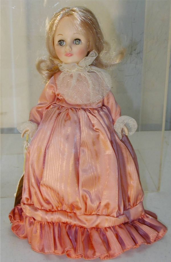 Effanbee Grandes Dames 11" Francaise w/Stand: Effanbee Grandes Dames 11" Francaise w/Stand, Excellent Condition