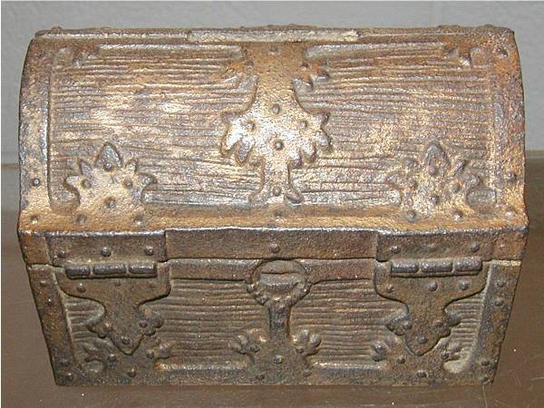 Gold Treasure Chest Bank: Gold Treasure Chest Bank, 4" W x 2 1/2"D x 2 3/4" H, John Wright US, Very Good Condition