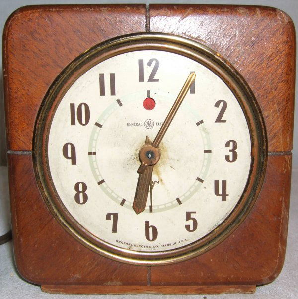 General Electric Wood Mantel / Mantle Clock GE #7: General Electric Wood Mantel / Mantle Clock GE #7H140, Not Working, Glass Missing, 4 x 3 1/2 x 7 1/2H