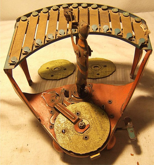 Vintage Wolverine Zilotone Wind-up Tin Toy, 8W x - 4