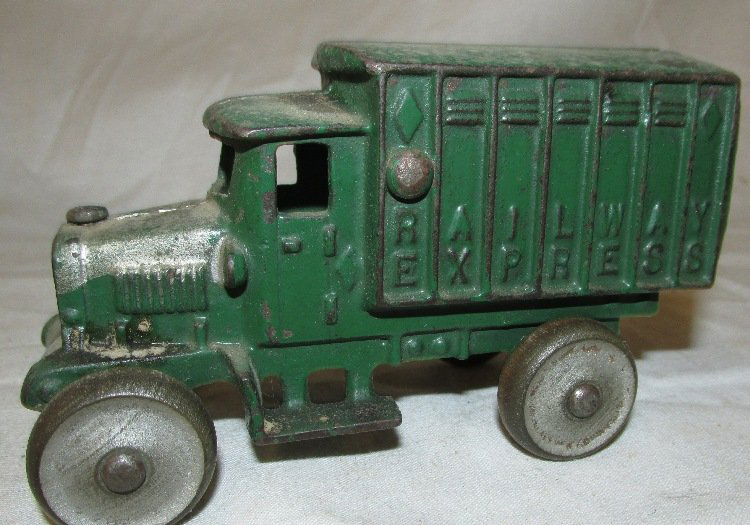 1930's Cast Iron Railway Express Truck Toy Arcade Cast: 1930's Cast Iron Railway Express Truck Toy Arcade Cast Iron, wooden wheels, 5", EC