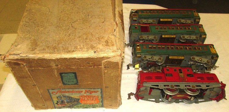 American Flyer Lone Scout Passenger Train Set with Box: Rare set includes #4685 Locomotive, #4251 Pullman car, #4250 Club Car, and #4252 Observation Car, Beaitiful litho cars all have Lone Scout plates. Complete with car boxes and Rare Set Box. Very RARE S