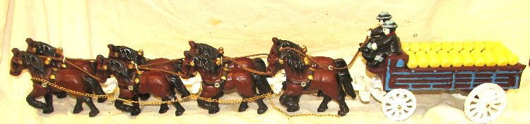 Cast Iron Old Fashion Beer Wagon 8 Horses 2 Drivers Toy: Cast Iron Old Fashion Beer Wagon 8 Horses 2 Drivers Toy Collectible with Box, EC