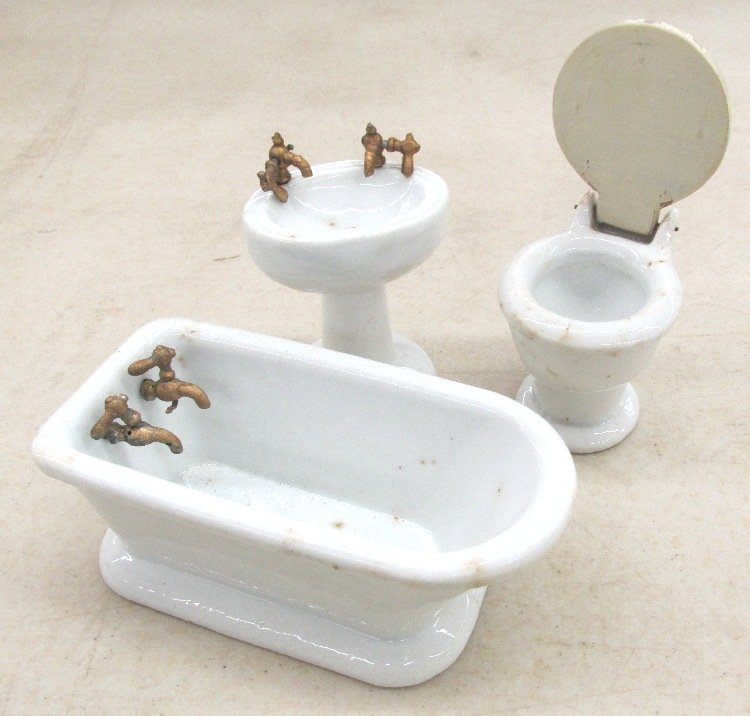 Antique Doll House Porcelain Bathroom Set , 3 1/2"H Sin: Antique Doll House Porcelain Bathroom Set , 3 1/2"H Sink, 5 1/4"L Tub, EC